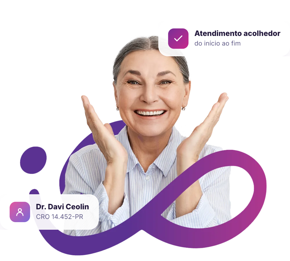 Paciente sorrindo, com atendimento acolhedor do Dr. Davi Ceolin (CRO 14.452-PR)